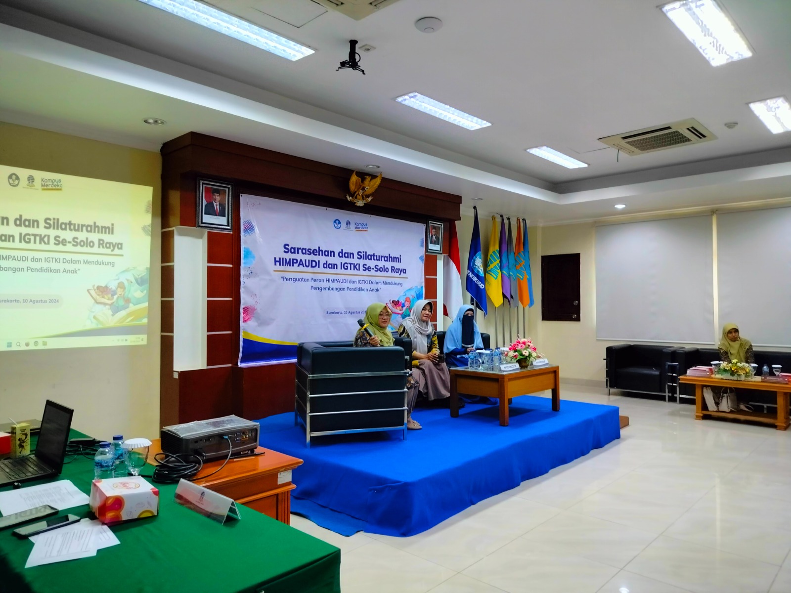 UT Surakarta menggelar sarasehan dengan Himpaudi dan IGTKI Solo Raya di kampus setempat, Sabtu (10/8).