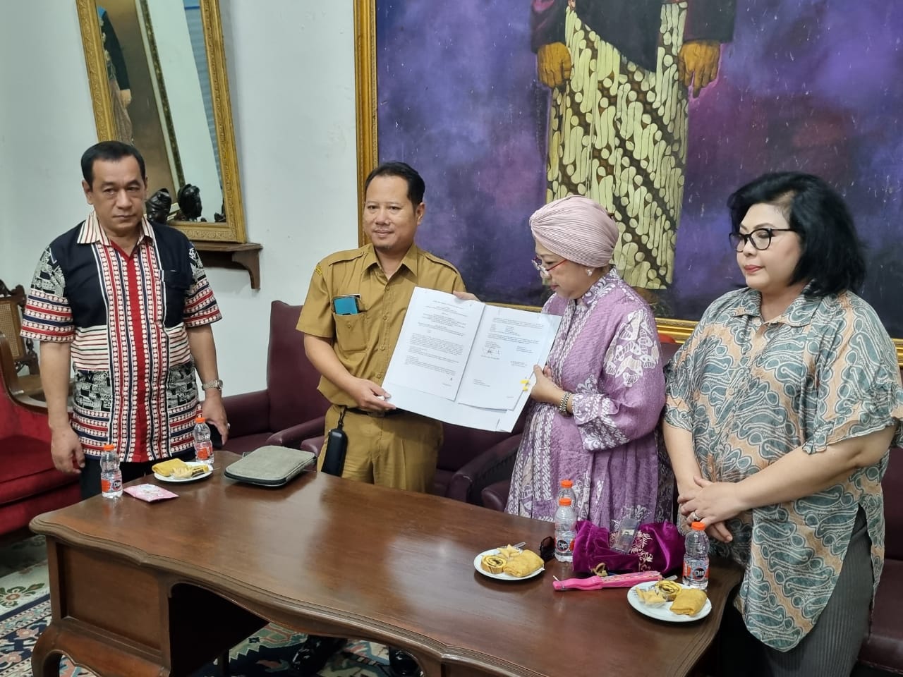 Perwakilan Keraton Solo dan Dispora Solo teken MoU revitalisasi keraton. (M Ihsan/Radar Solo)