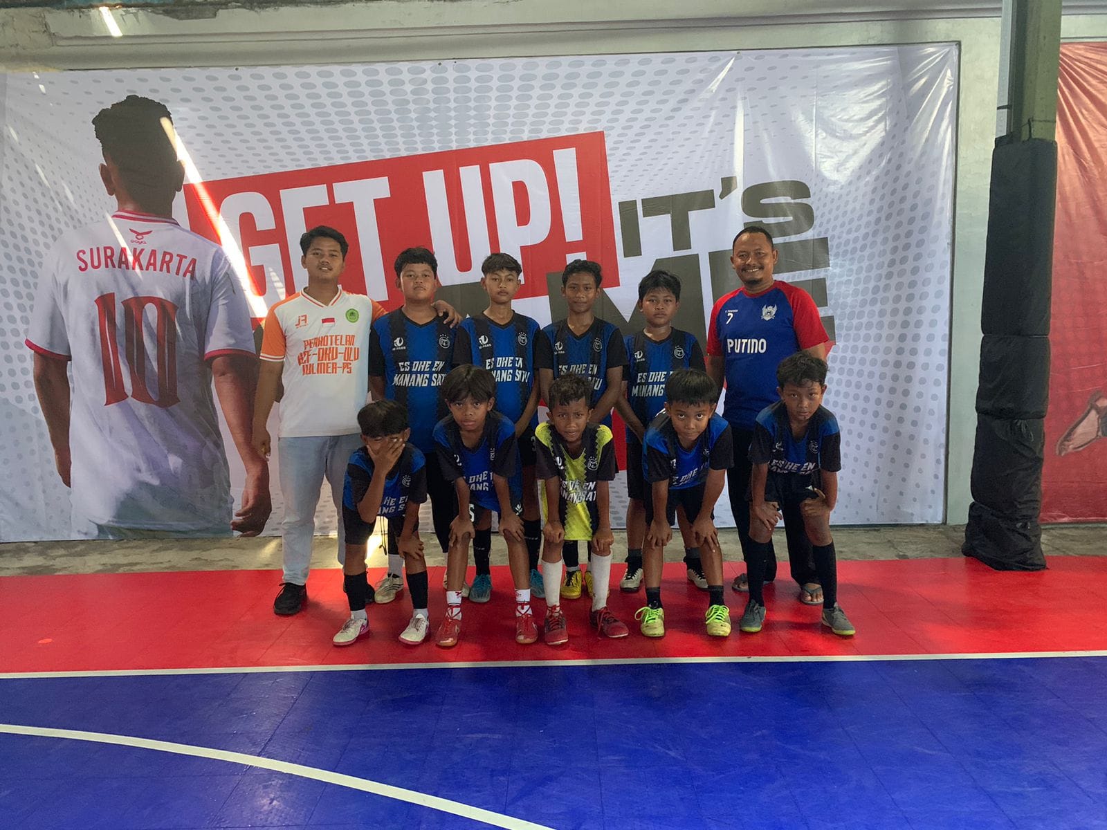 SDN 1 Manang, Kabupaten Sukoharjo mengembangkan potensi siswanya lewat olahraga futsal.