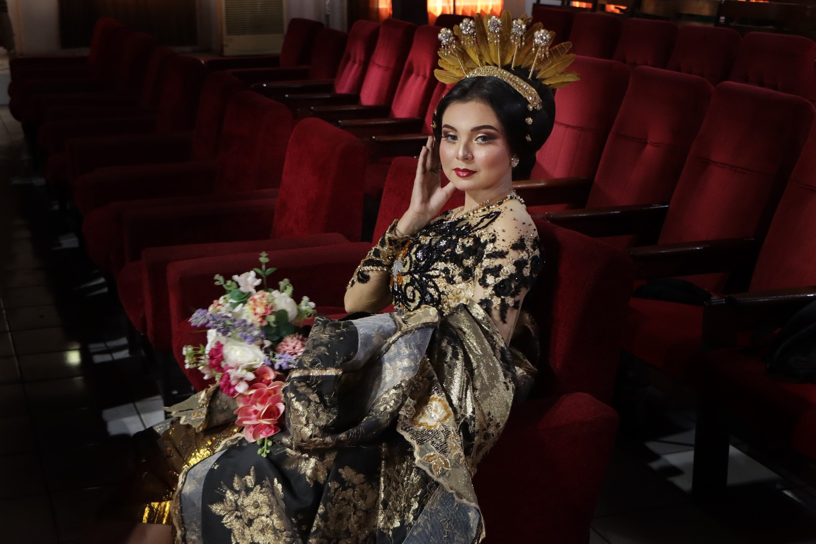 Salah satu aktor wayang orang Sriwedari sebelum fotoseason perayaan HUT Wayang Orang Sriwedari, belum lama ini.