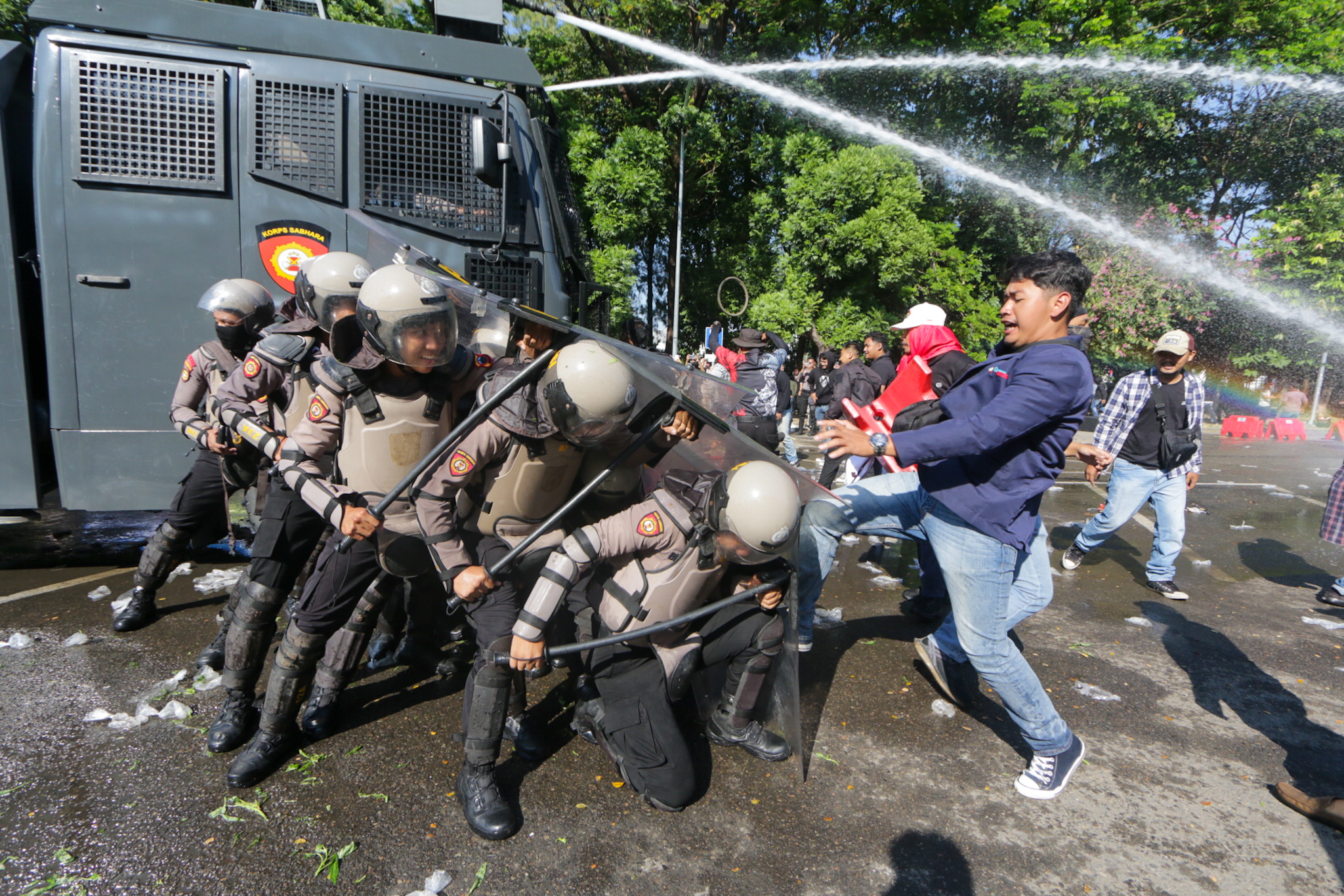 Simulasi keamanan jelang Pilkada Solo yang digelar Polresta Solo, Rabu (14/8/2024).