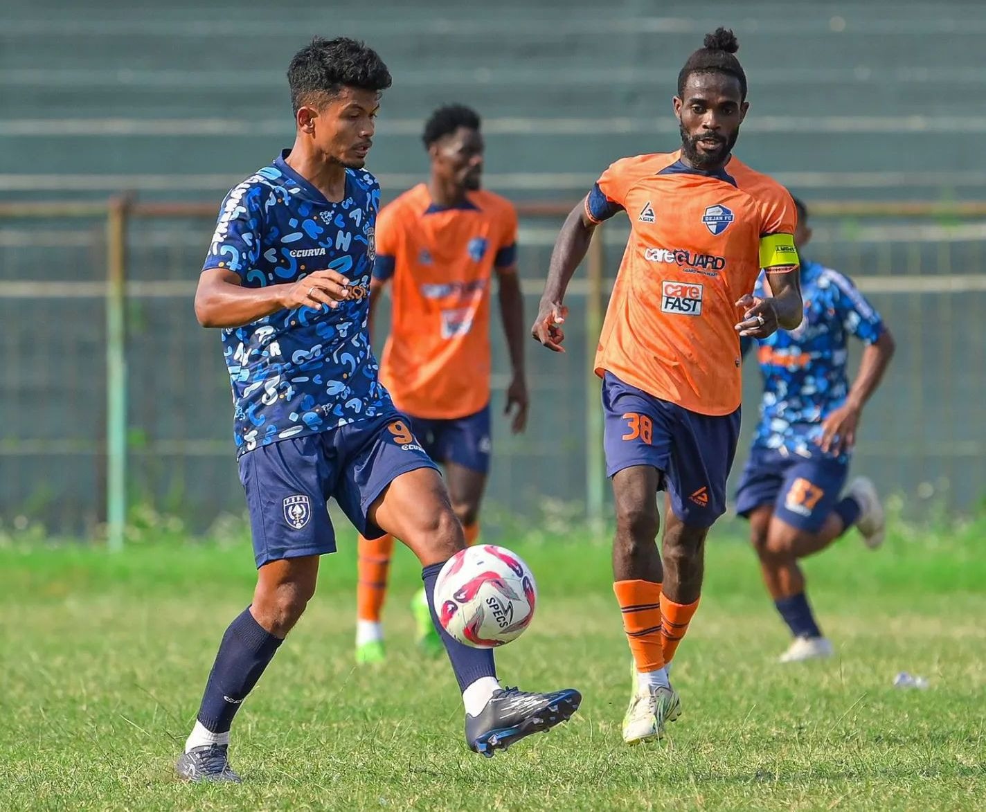 Dejan FC melawan PSPS Riau di sebuah laga uji coba pramusim.