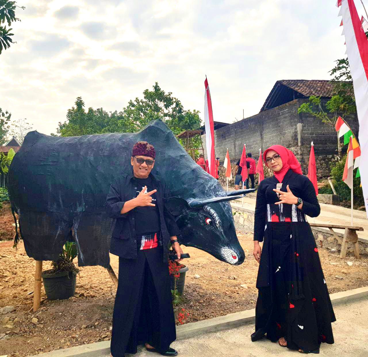 Sri Rejeki bersama AS. Joko Prayitno atau akrab disapa Joko Lelur, suaminya.