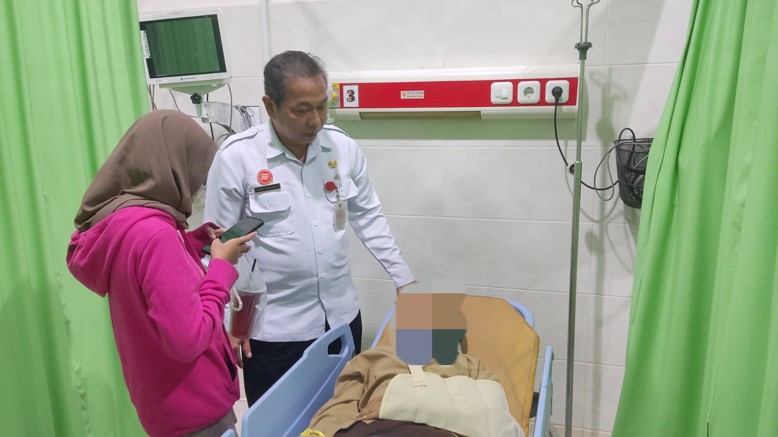 Salah seorang siswa peserta upacara Hari Pramuka yang tertimpa pohon tumbang dirawat di RSUD dr. Soediran Mangun Sumarso Wonogiri, Rabu (14/8/2024).