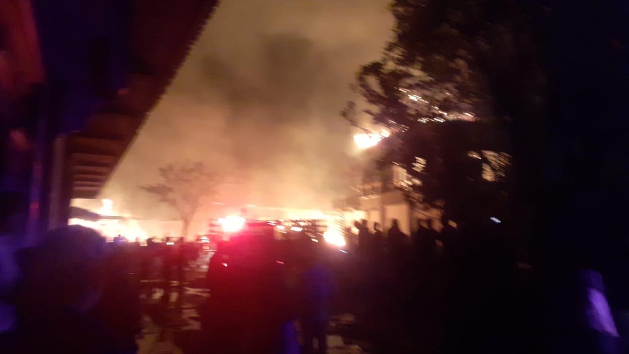 Kebakaran gudang mebel di Kalijambe, Sragen, Kamis (15/8/2024). (Ahmad Khairudin/Radar Solo)