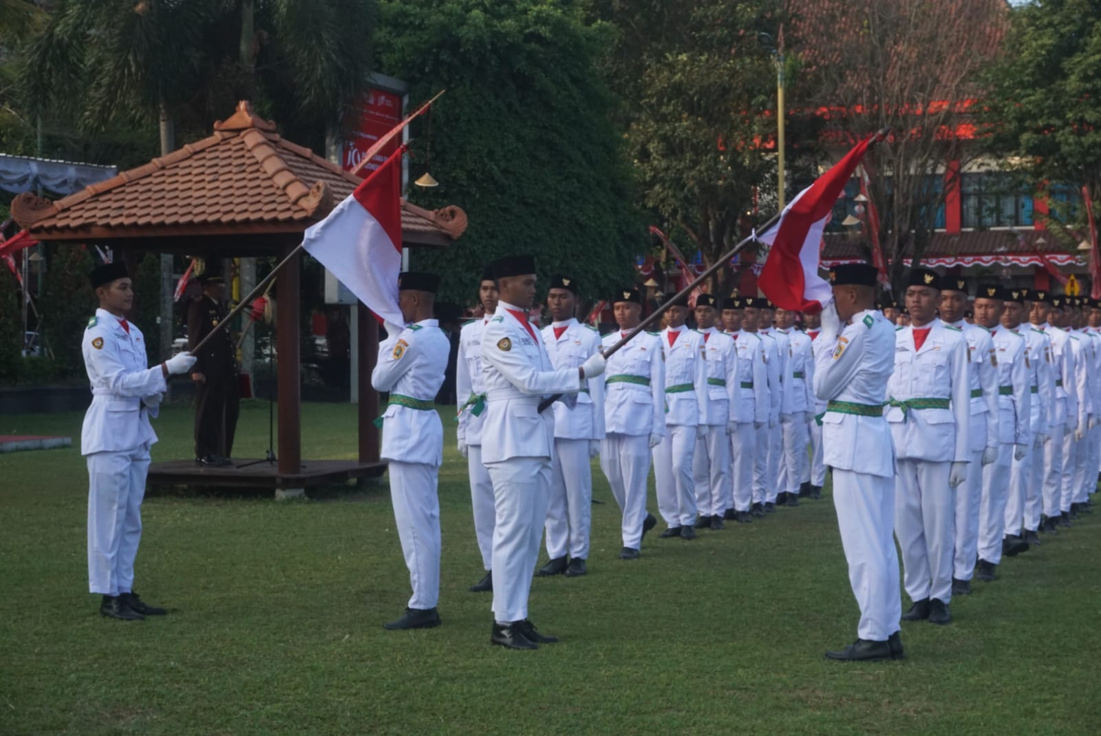 Paskibra HUT RI 2024 Klaten dikukuhkan, Kamis (15/8/2024). (Angga Purenda/Radar Solo)