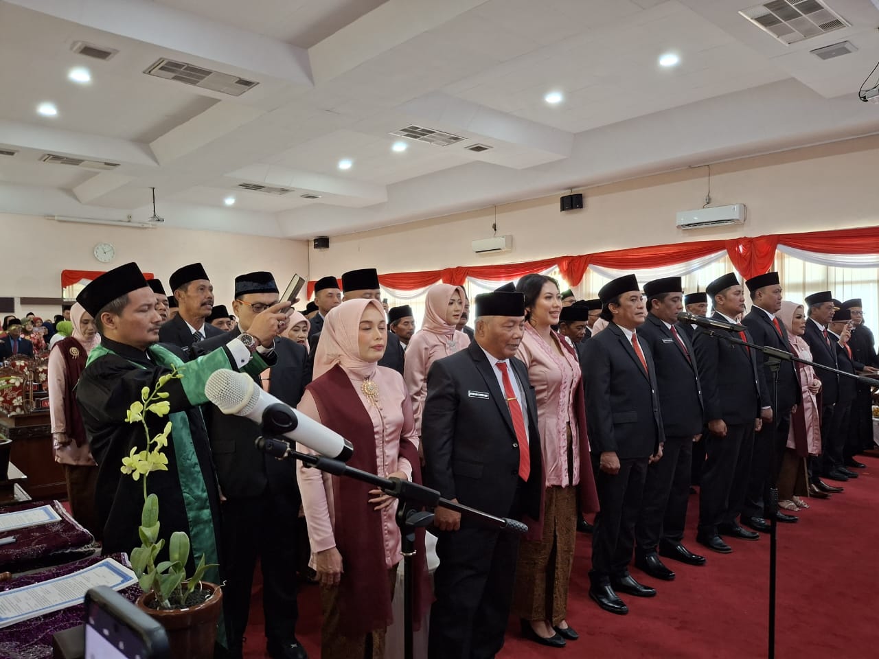 Prosesi pelantikan 50 anggota DPRD Wonogiri di Graha Paripurna DPRD Wonogiri, Kamis (15/8/2024).