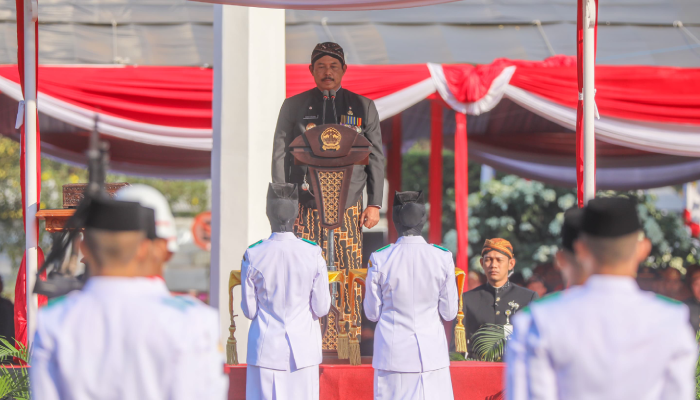 Pj Gubernur Jateng Nana Sudjana setelah memimpin Upacara Peringatan HUT RI ke-79 di Lapangan Pancasila, Simpang Lima, Semarang, Sabtu (17/8).