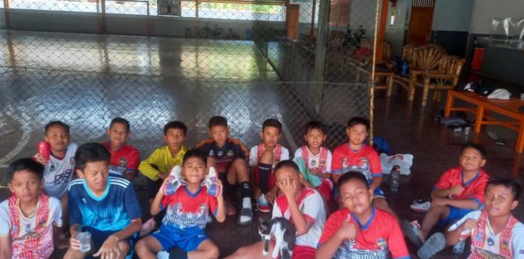 Tim futsal SDIT Muhammadiyah Al-Kautsar Kartasura berlatih untuk terjun di ajang Radar Solo Fun Futsal.