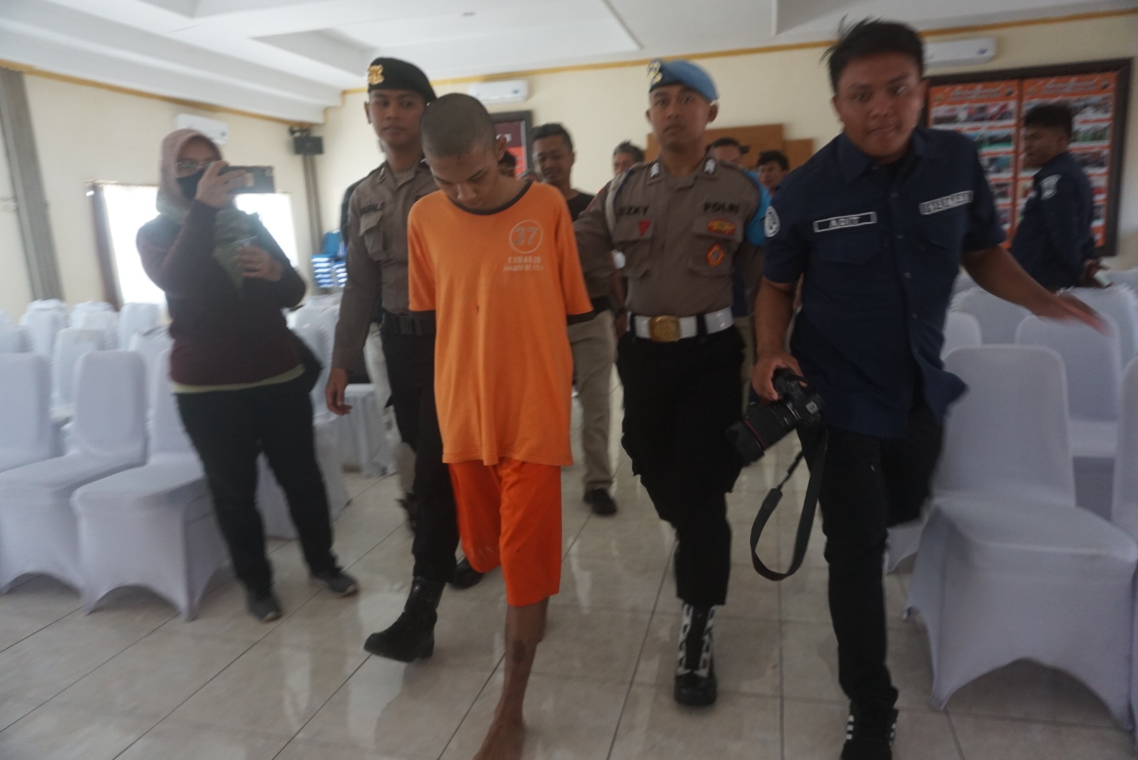 Anggota geng motor berinisial ANR, 18, yang ditangkap Polres Klaten karena bawa sajam. (Angga Purenda/Radar Solo)