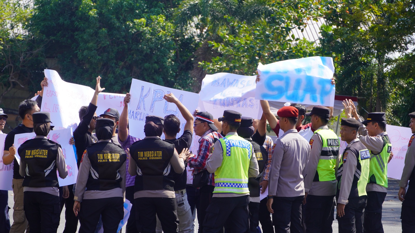 Simulasi Sispamkota di halaman GOR Giri Mandala Wonogiri, Rabu (21/8/2024).