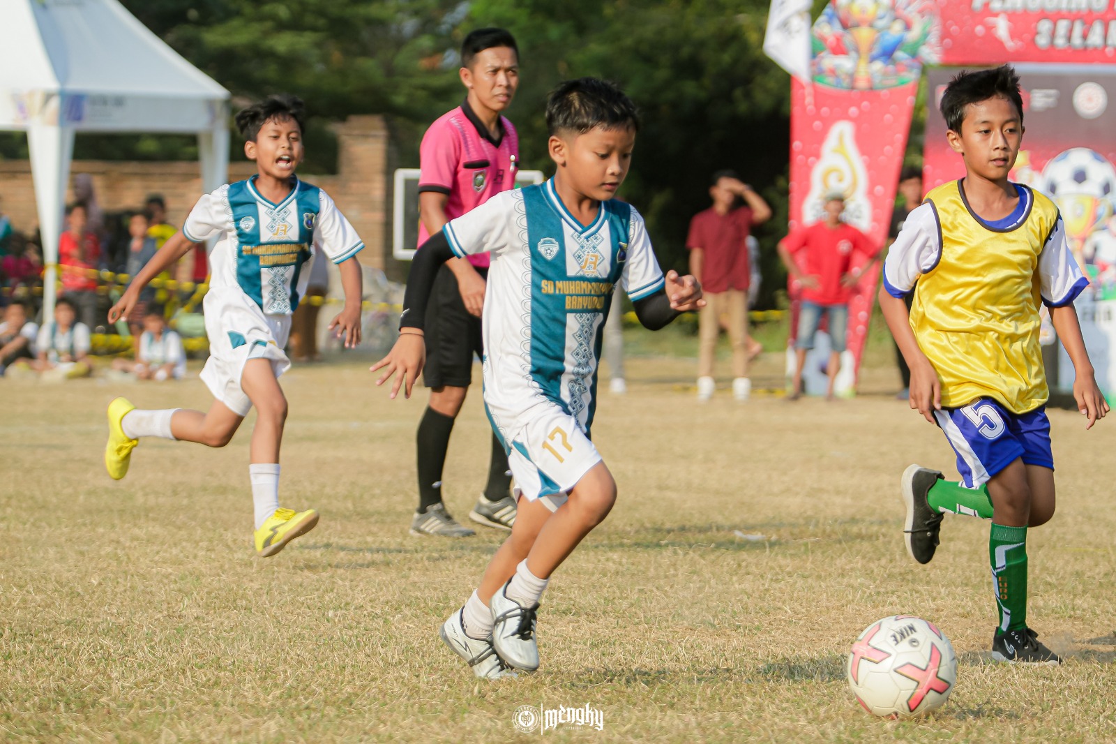 Tim sepak bola SD Muhammadiyah PK Banyudono saat bertanding di Pengging Fair Cup Selaras, baru-baru ini. Selanjutnya para pemainnya akan terjun di Radar Solo Fun Futsal.