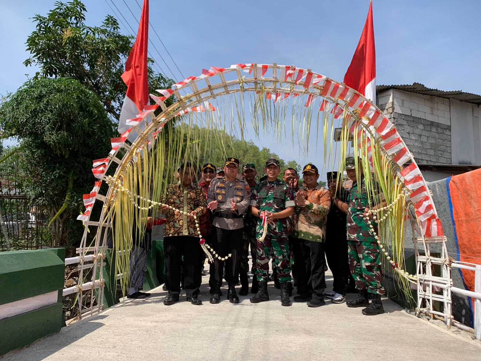 Peresmian jalan penghubung Desa Wonodadi, Kecamatan Pracimantoro dengan Desa Basuhan, Kecamatan Eromoko, Kamis (23/8/2024).