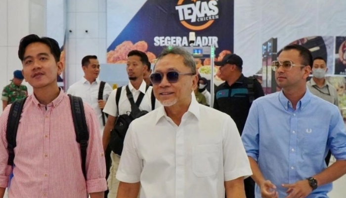 Potret Raffi Ahmad bersama Gibran Rakabuming Raka dan Zulkifli Hasan.
