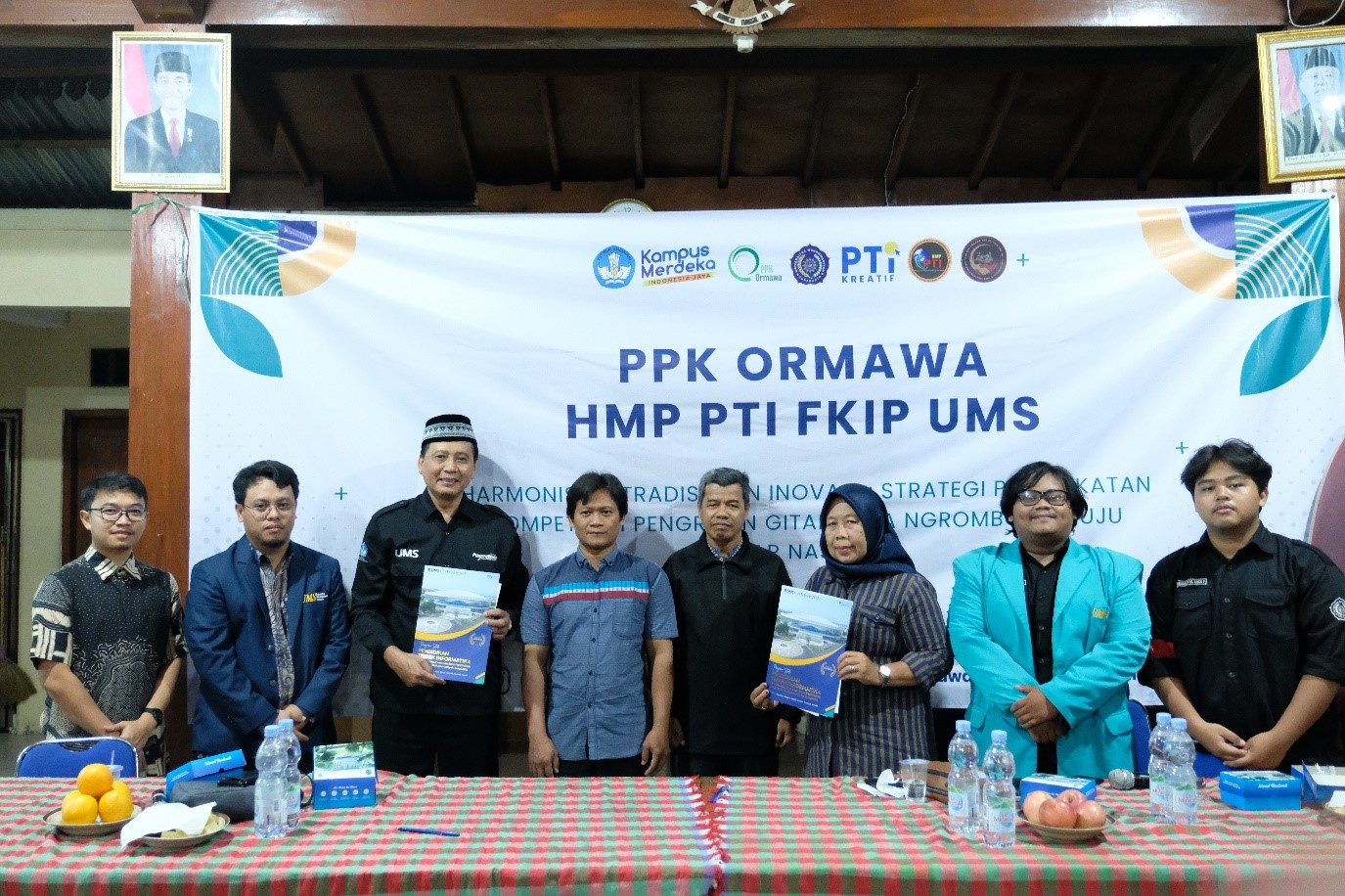 PPK Ormawa HMP PTI FKIP UMS berupaya tingkatkan wawasan perajin gitar di Desa Ngrombo, Baki, Sukoharjo.