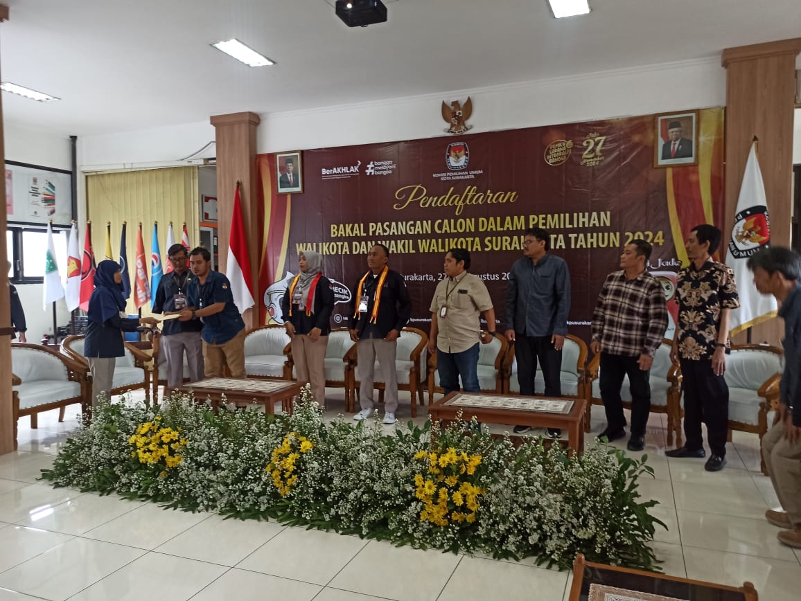 Simulasi pendaftaran bakal calon kepala daerah di KPU Kota Solo, Selasa (27/8/2024).