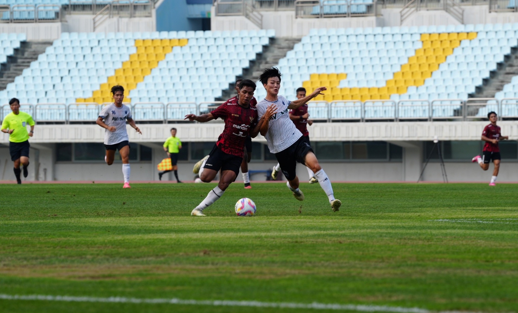 Timnas Indonesia U-20 melakoni uji coba dengan tim lokal yakni FC Avenir yang berlangsung di Uijeongbu General Stadium, Korea Selatan.
