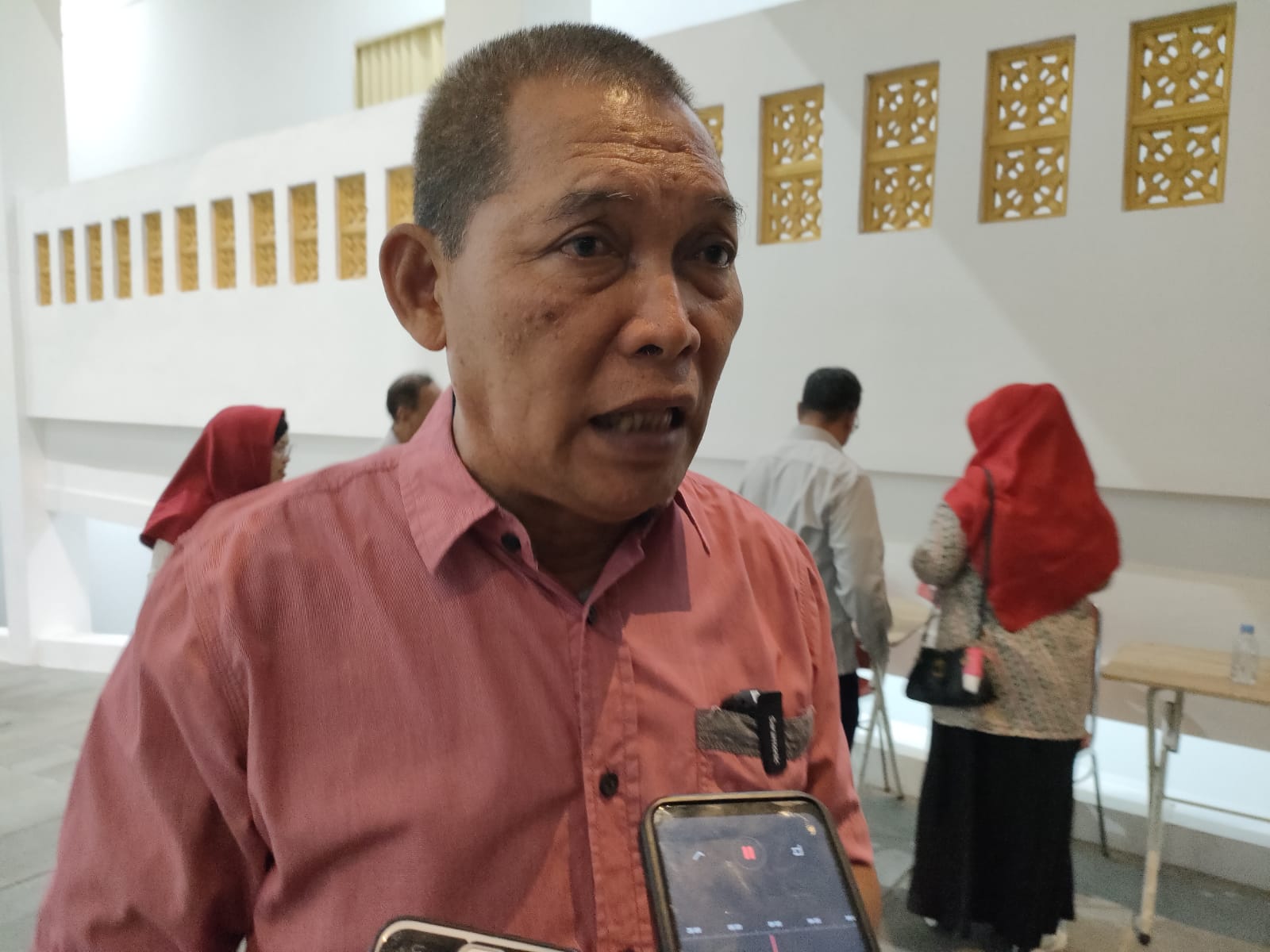 Teguh Prakosa saat memberikan pernyataan ke wartawan