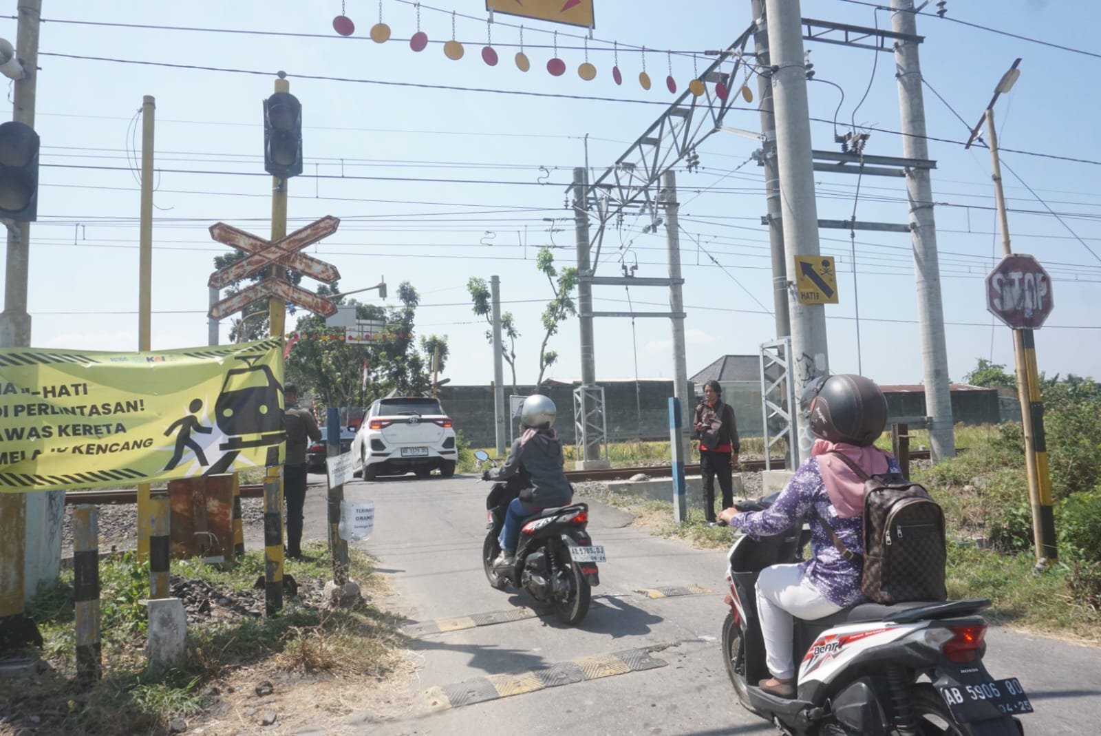 Perlintasan sebidang kereta api (KA) di Desa Taji, Kecamatan Prambanan, Klaten rawan kecelakaan. (Angga Purenda/Radar Solo)
