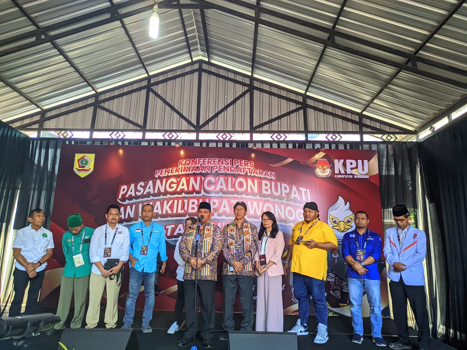 Pasangan Tarso dan Kristian Teguh Suryono mengikuti jumpa pers usai mendaftar di KPU Wonogiri, Rabu (28/8/2024).