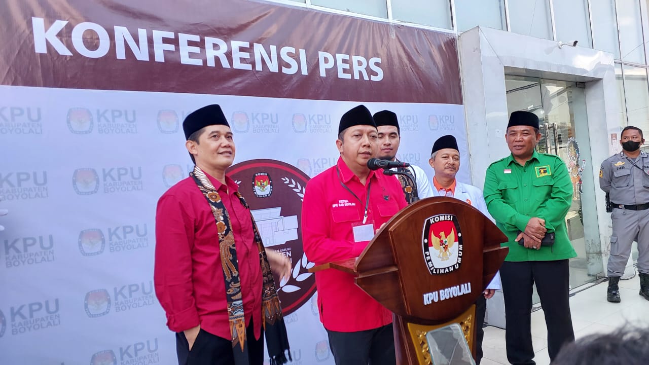 Ketua DPC PDI Perjuangan Boyolali beri sambutan jelang pendaftaran Marsono-Saifulhaq sebagi cabup-cawabup ke KPU Boyolali, Kamis (29/8/2024).