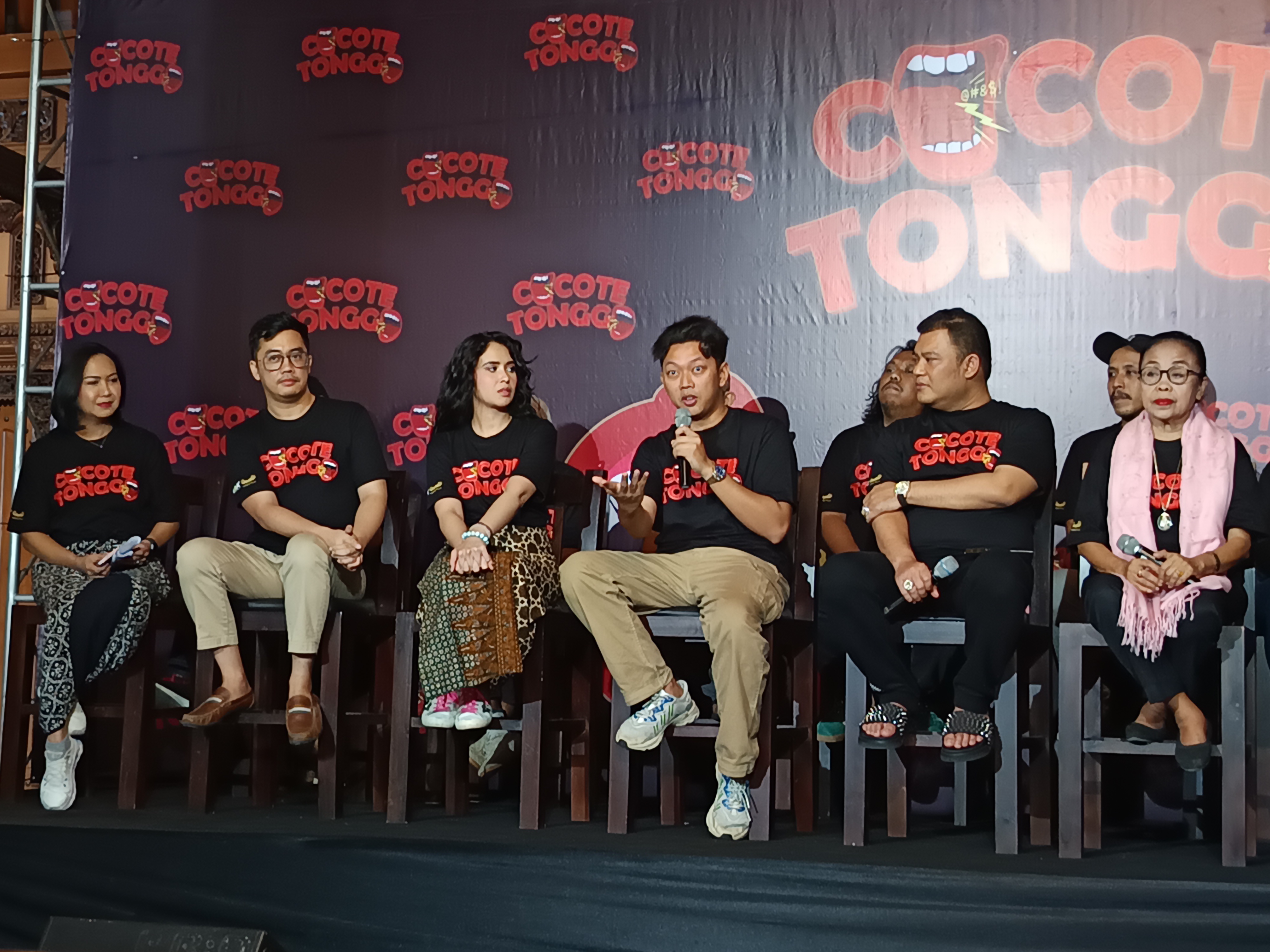 Para pemain film Cocote Tonggo beberkan alur cerita film yang mereka perankan. (A Christian/Radar Solo)