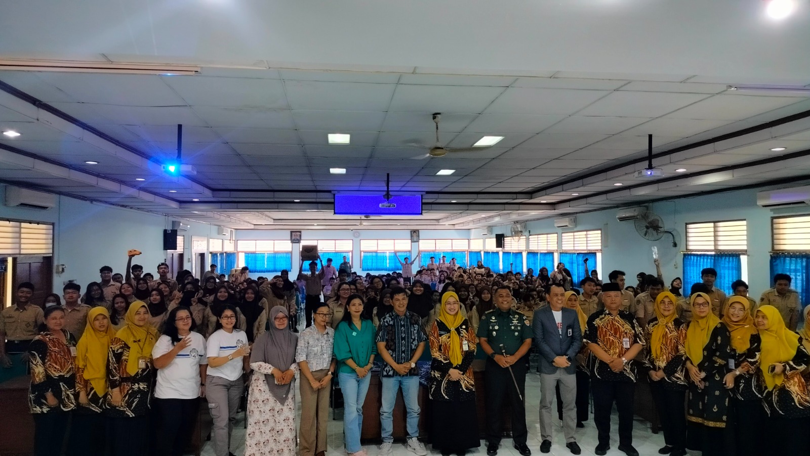 SMAN 4 Surakarta merayakan HUT ke-74 dengan acara alumni mengajar, Jumat (30/8).  &nbsp;