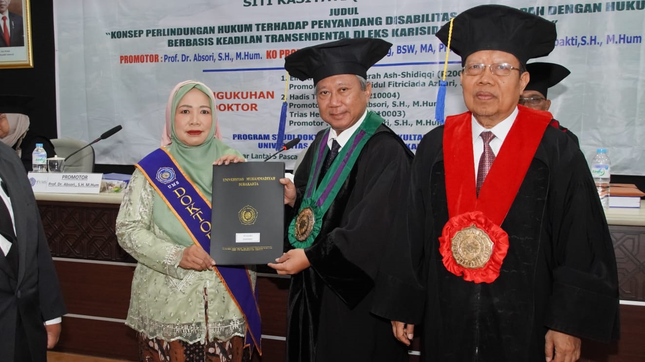 Rektor UMS Sofyan Anif memimpin sidang terbuka promosi doktor untuk Promovenda Siti Kasiyati.