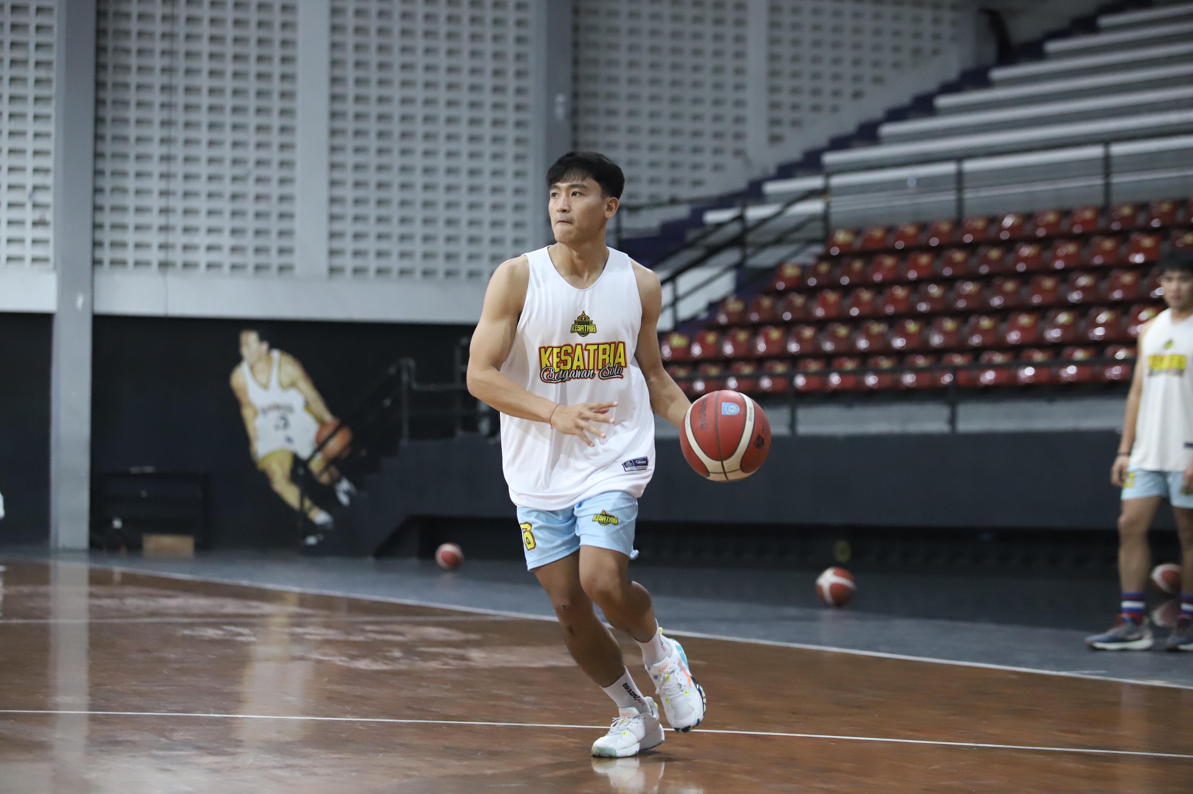 Kesatria Bengawan Solo resmi rekrut Abraham Wenas musim ini.