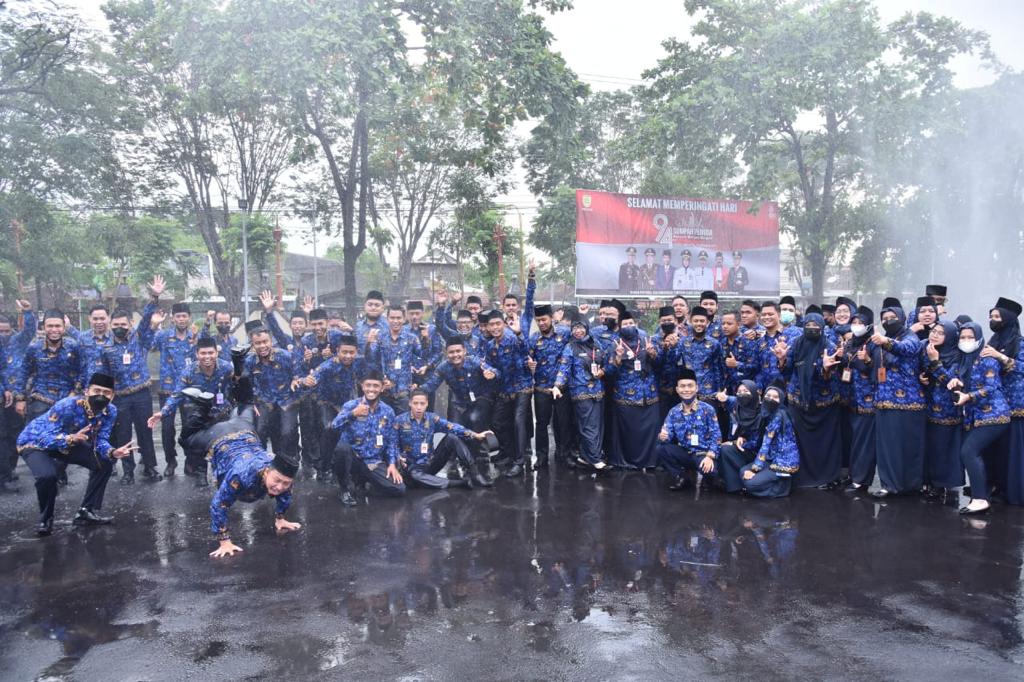 Ilustrasi euforia ratusan PNS di lingkungan Pemerintah Kabupaten&nbsp;Sukoharjo&nbsp;setelah diangkat pada 2022 lalu.