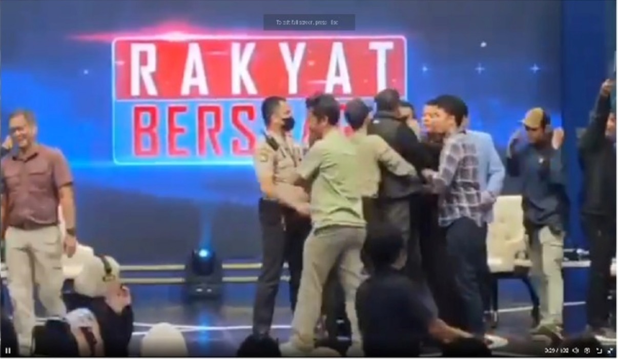 Heboh aksi Silfester Matutina yang nyaris adu jotos dengan Chico Hakim di program Inews TV, Rakyat Bersuara, Selasa (3/9) malam.