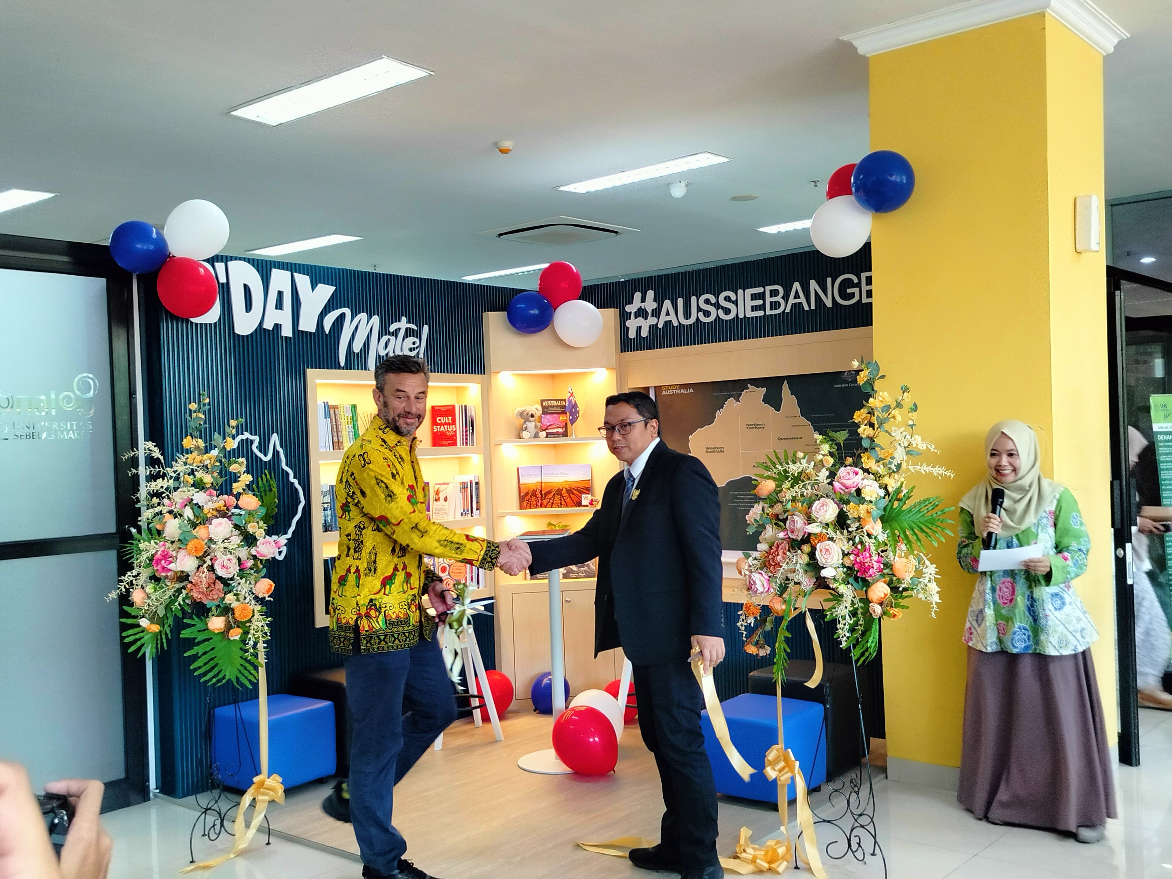 Launching Aussie Banget Corner di Perpus UNS, Kamis (5/9).