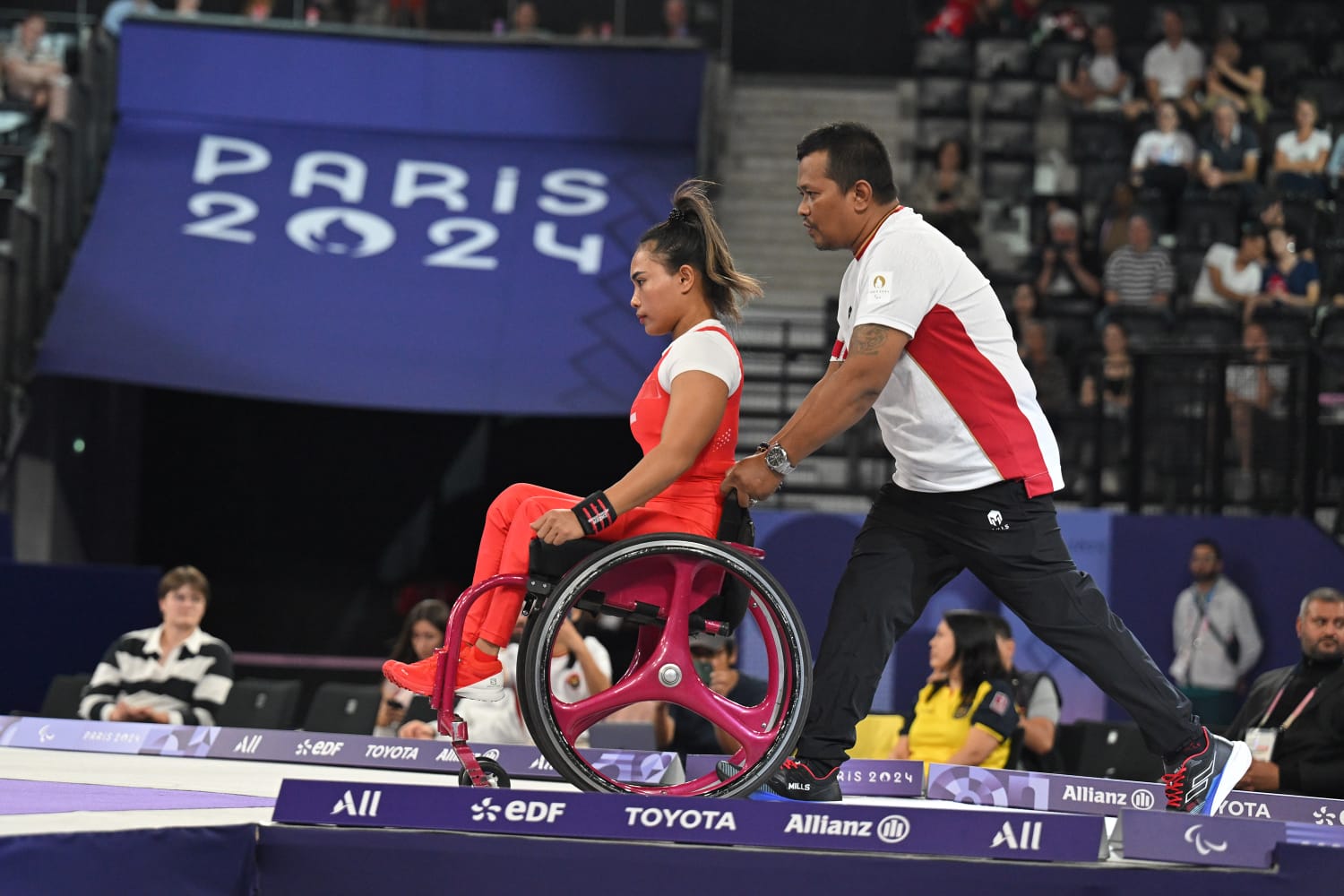 Ni Nengah Widiasih saat hendak bertanding di ajang Paralimpiade Paris.