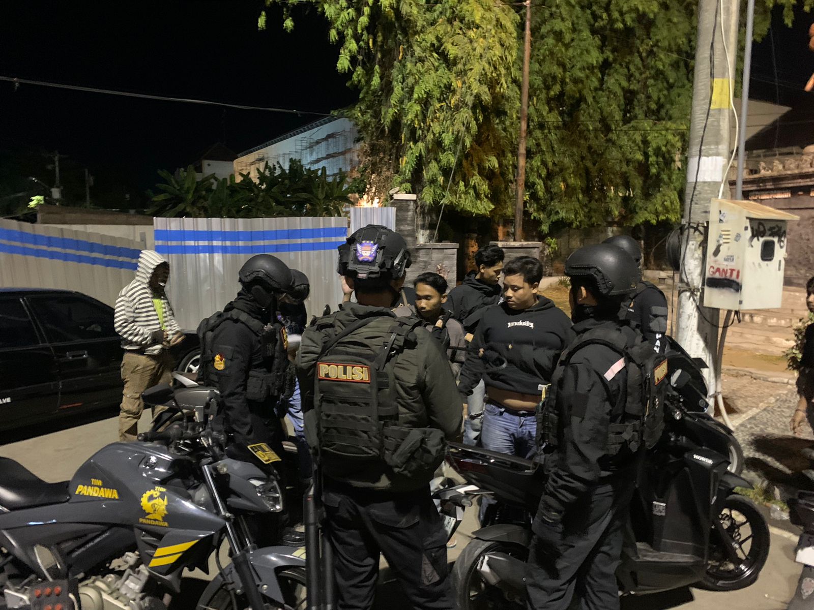 Patroli cipta kondisi dari Tim Pandawa Polres Sukoharjo mengamankan 8 pemuda yang pesta miras, Minggu (8/9/2024) dini hari.