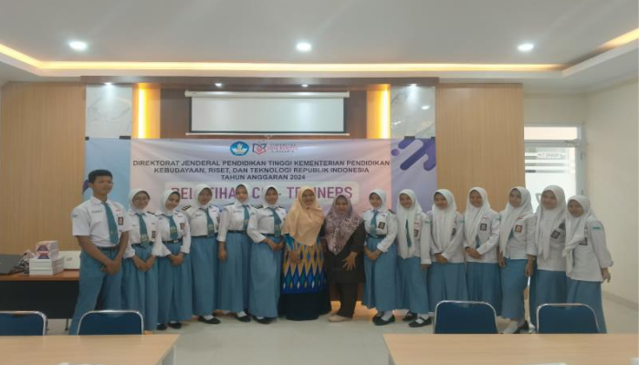 Tim peneliti Prodi Bahasa Inggris UDB Surakarta kenalkan model pembelajaran Co-Trainers di SMK Kesehatan Citra Medika Sukoharjo dan SMK Kesehatan Mandala Bhakti Surakarta.