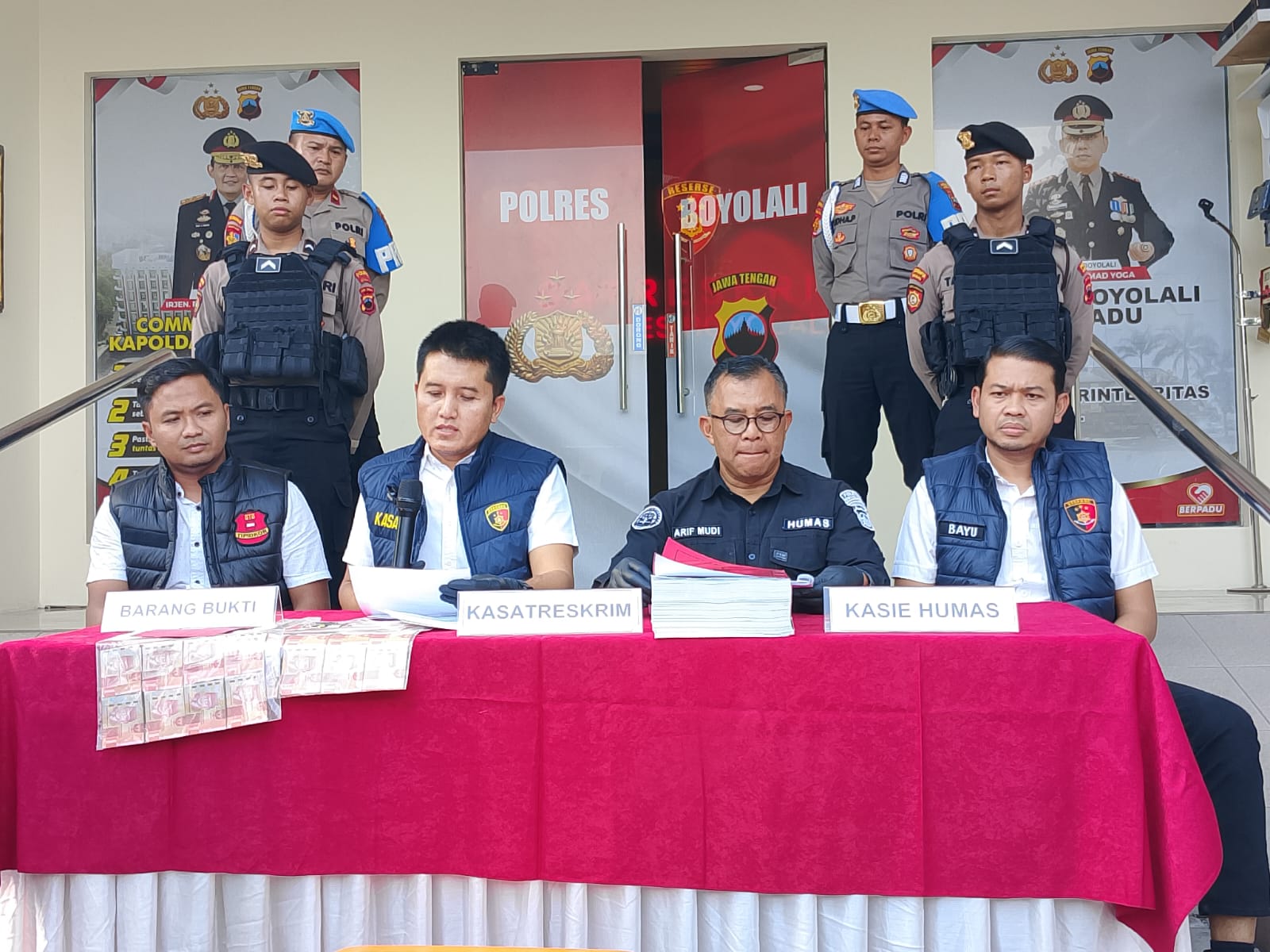 Kasatreskrim Polres Boyolali Iptu Joko Purwadi (dua dari kiri) beri keterangan pers, Selasa (10/9/2024).