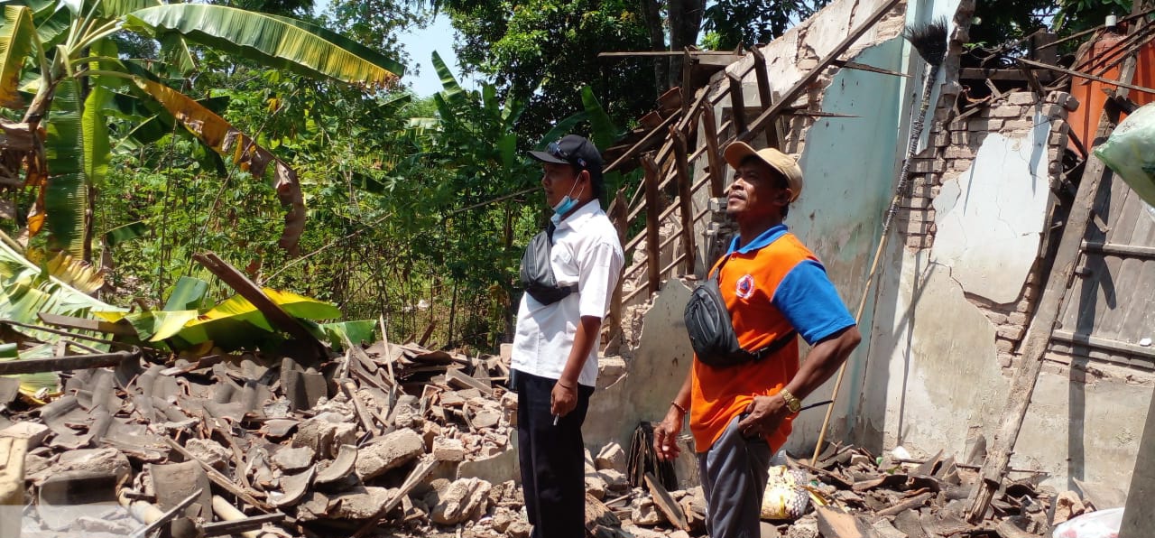 Kondisi rumah lansia di Desa Krajan, Kecamatan Jatinom, Klaten yang roboh termakan usia, Rabu (11/9/2024). (Angga Purenda/Radar Solo)