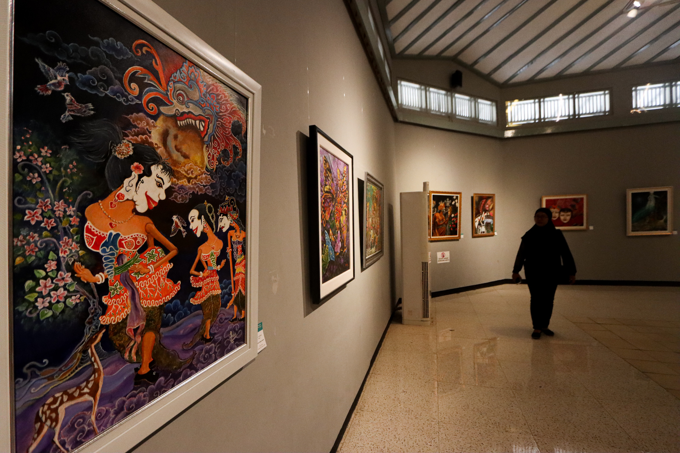 Pameran karya seni di Taman Budaya Jawa Tengah. (M Ihsan/Radar Solo)