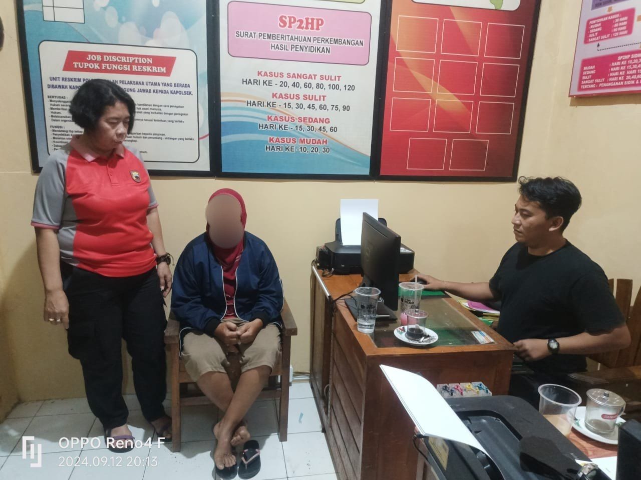 Salah seorang pelaku curanmor di Karngmalang, Sragen dimintai keterangan. (Ahmad Khairudin/Radar Solo)