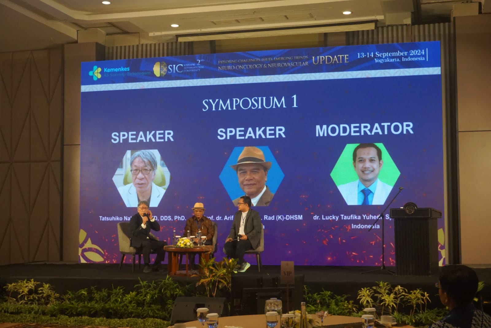 Diskusi dalam seminar internasional terkait neuro onkologi dan neurovascular yang digelar oleh RSUP dr. Soeradji Tirtonegoro Klaten.