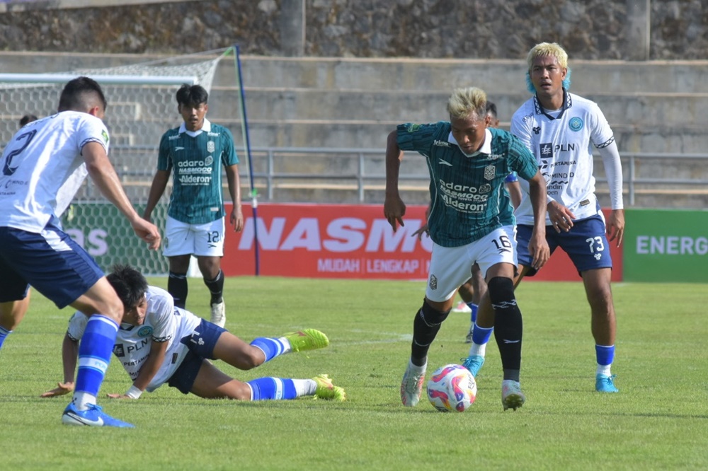 Nusantara United melawan Persiku Kudus di Stadion Kebo Giro, pekan lalu.