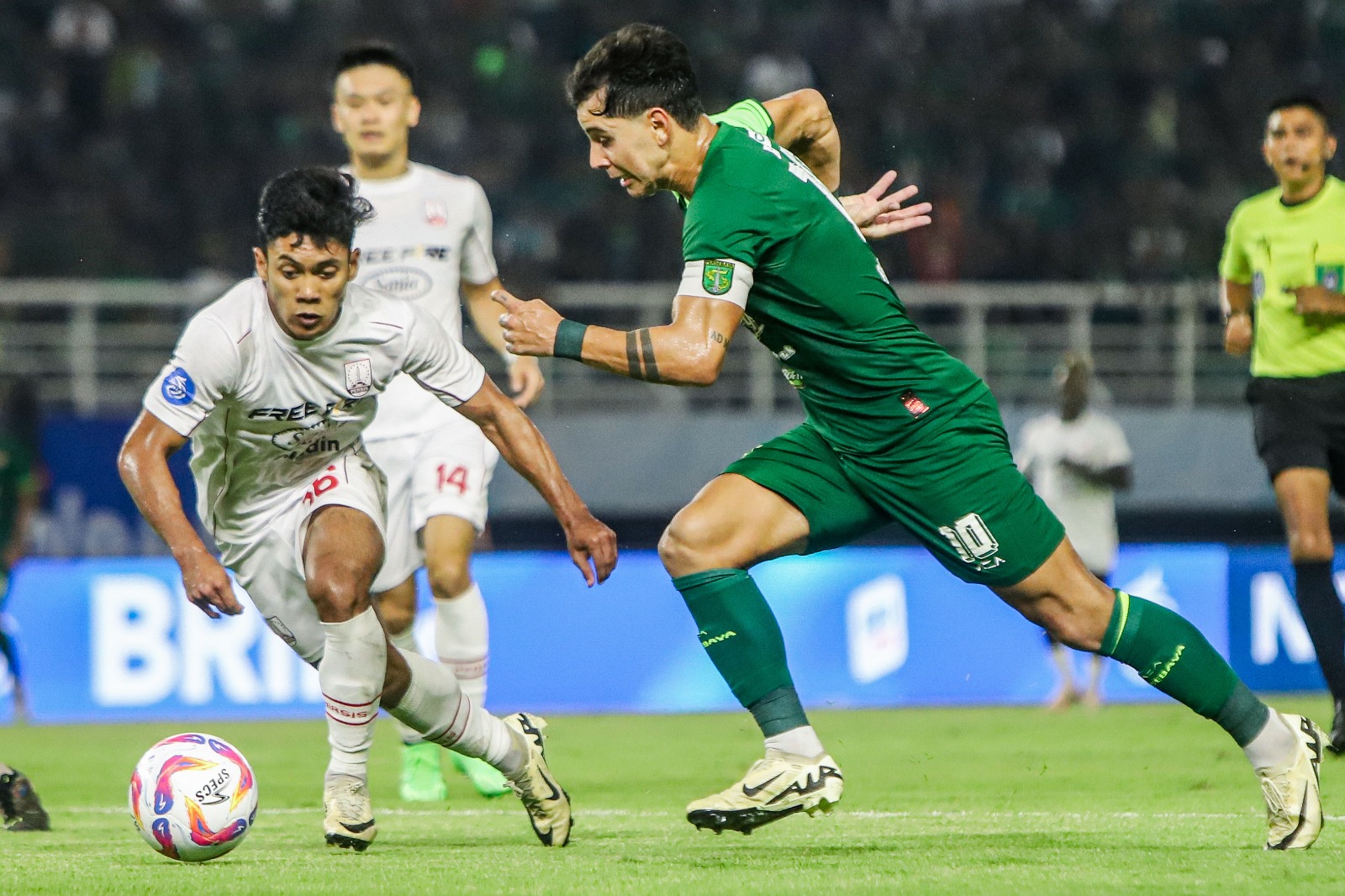 Laga Persis Solo melawan Persebaya Surabaya di Liga 1 2024/2025.