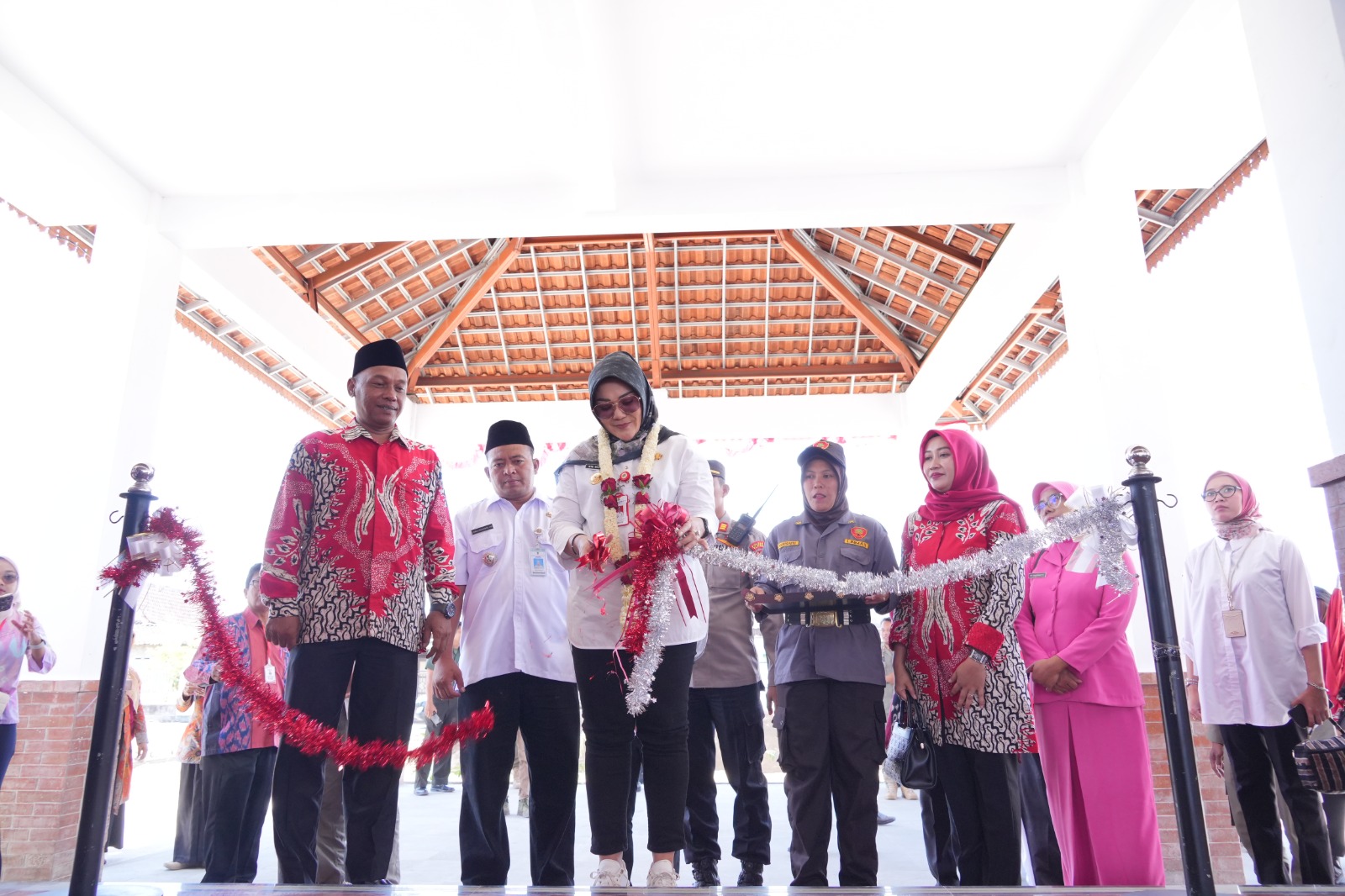 Bupati Klaten Sri Mulyani meresmikan Pendapa Pandawa Desa Blanceran, Kecamatan Karanganom, Klaten, Rabu (18/9/2024).