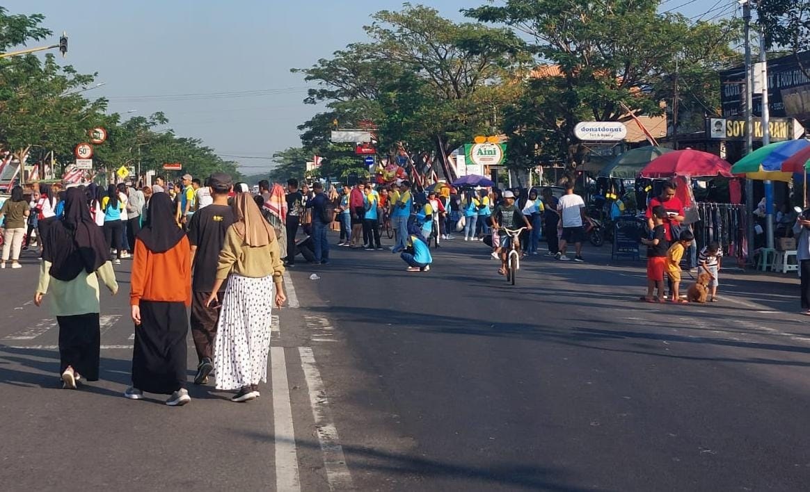 Car free day (CFD) Jalan Lawu Karanganyar. (Rudi Hartono/Radar Solo)