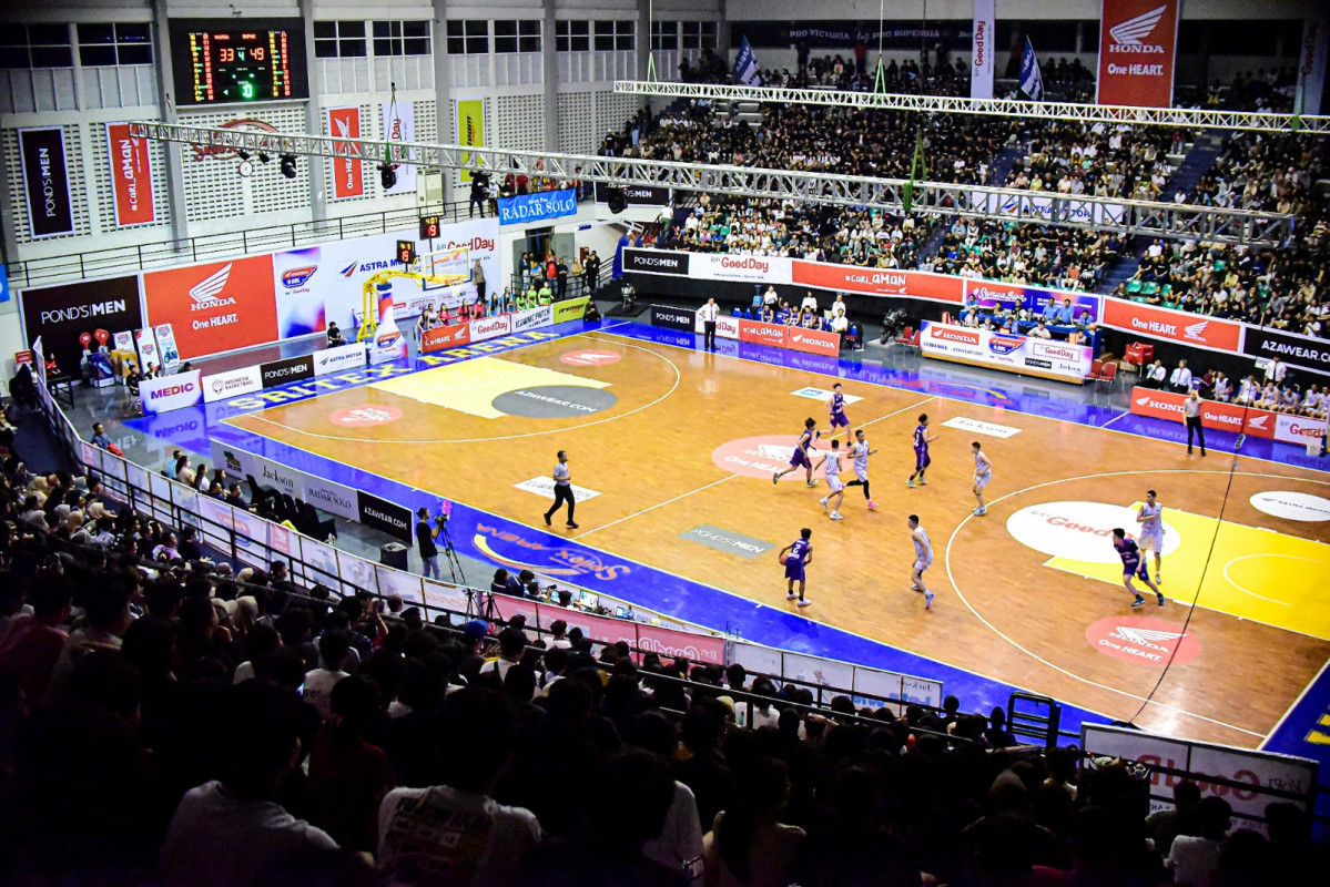 Suasana pertandingan Honda DBL with Kopi Good Day Central Java-South Region di Sritex Arena, musim lalu.