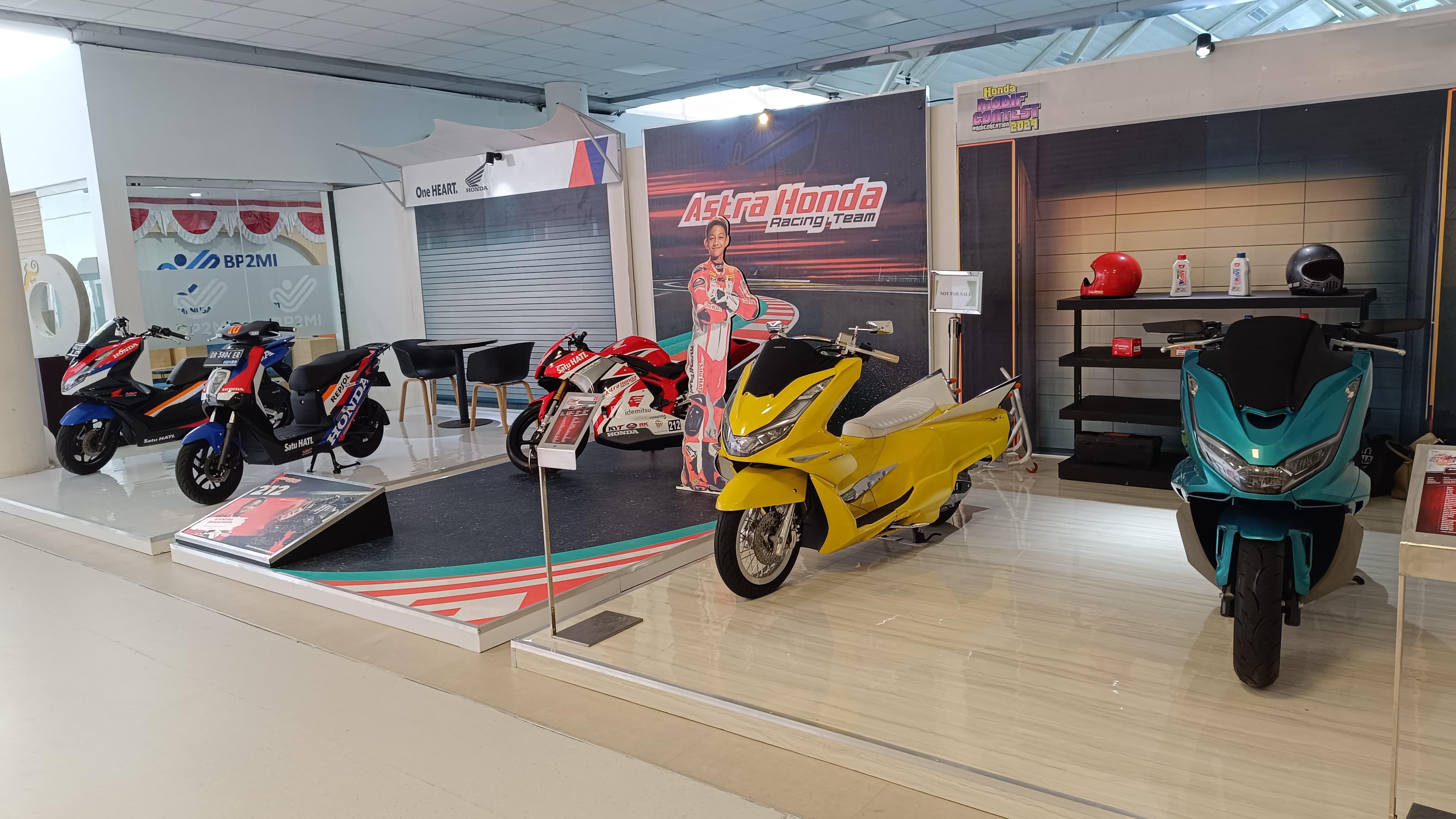 Honda EM1 e didukung oleh tenaga maksimal 1,7 kW dan dilengkapi dengan baterai MPP e: yang dapat dilepas-pasang.