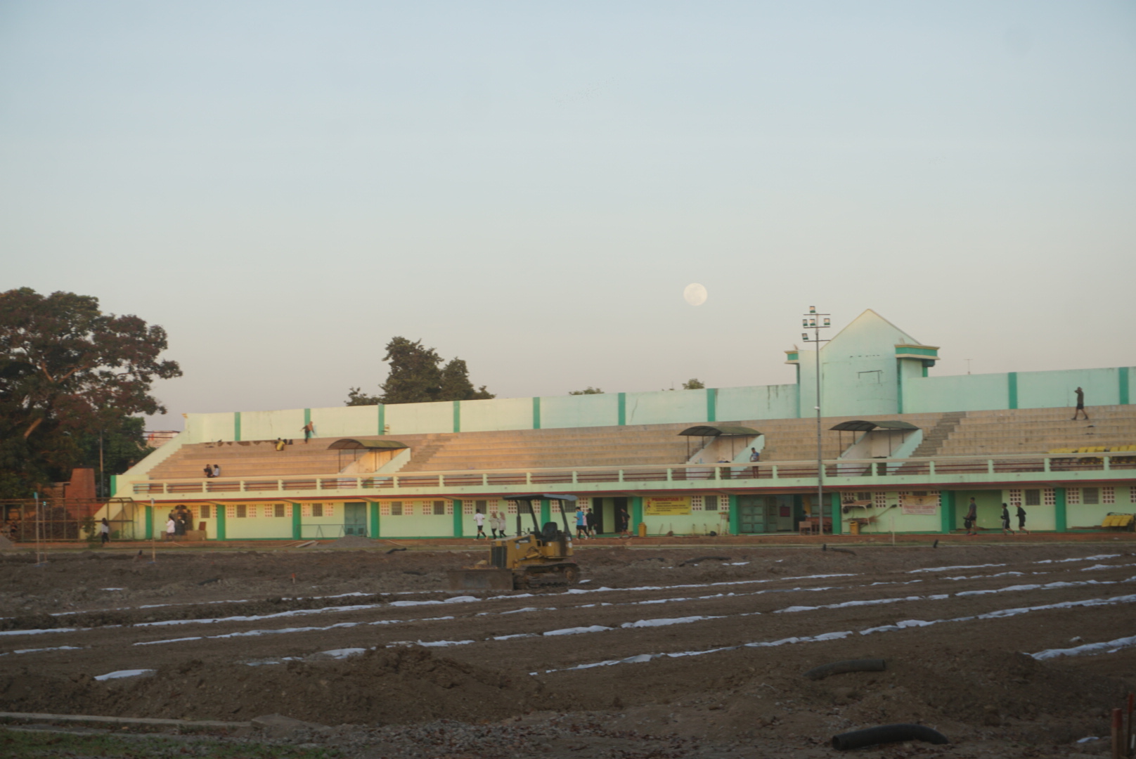 Stadion Trikoyo Klaten sedang direnovasi. (Angga Purenda/Radar Solo)