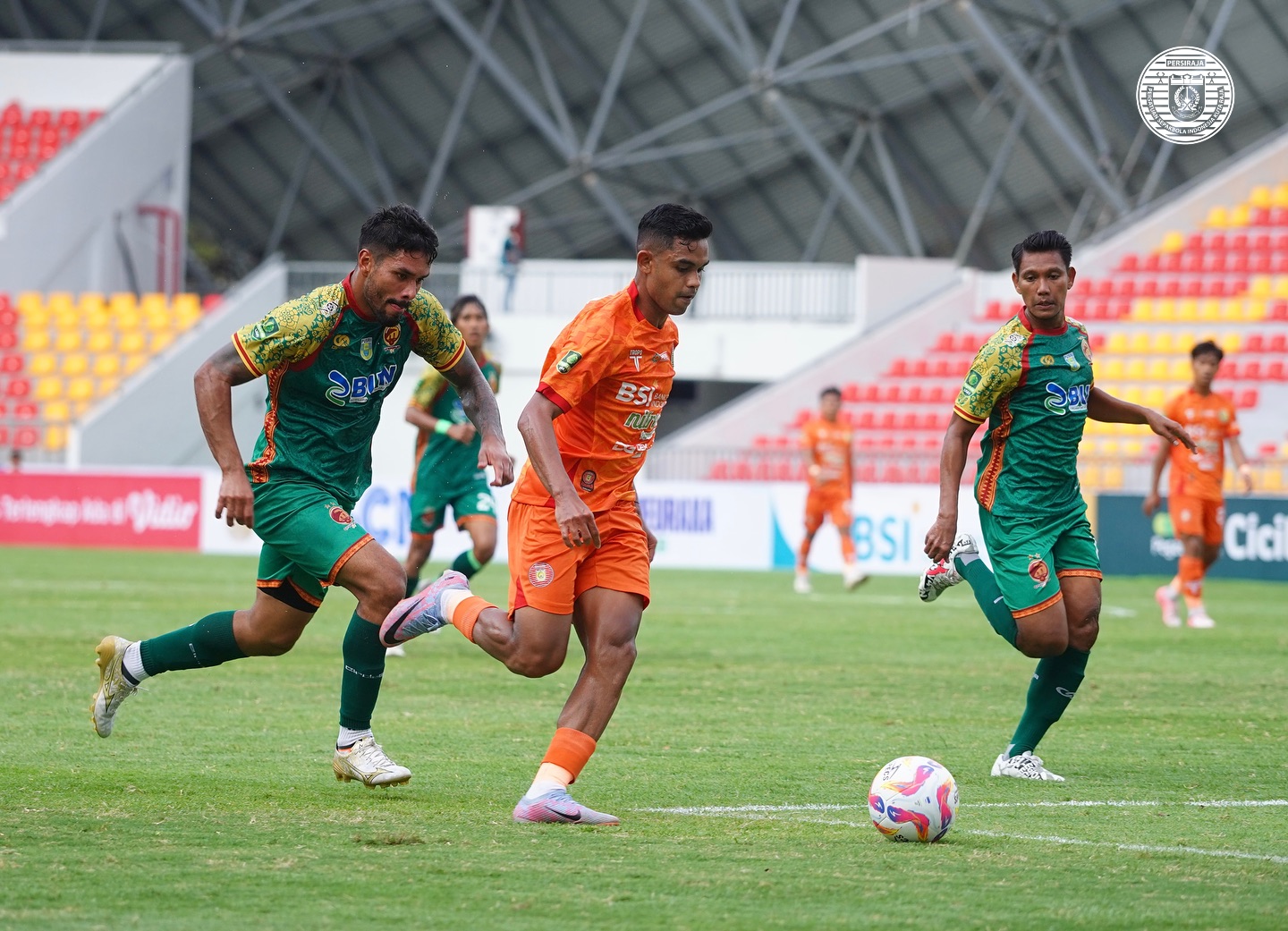 Laga Persiraja Banda Aceh melawan Sriwijaya FC di Liga 2 2024/2025.