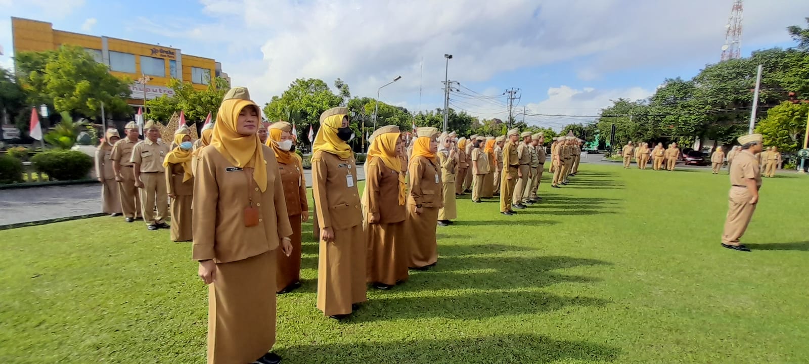 ASN Pemkab Klaten mengikuti apel. (Angga Purenda/Radar Solo)