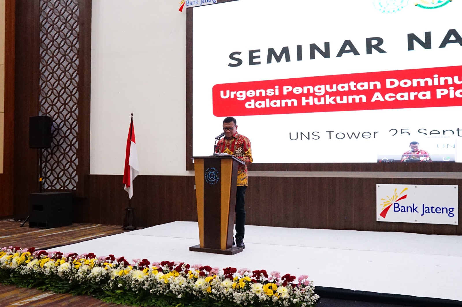Kepala Kejati Jateng Ponco Hartanto hadir mewakili Jaksa Agung S.T. Burhanuddin di kampus UNS, Rabu (25/9).